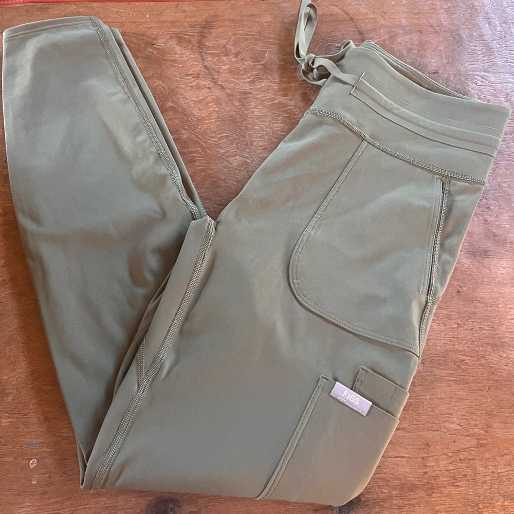 Figs High Waisted Seville Scrub Legging Moss size Medium EUC